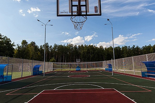 площадка для баскетбола и волейбола